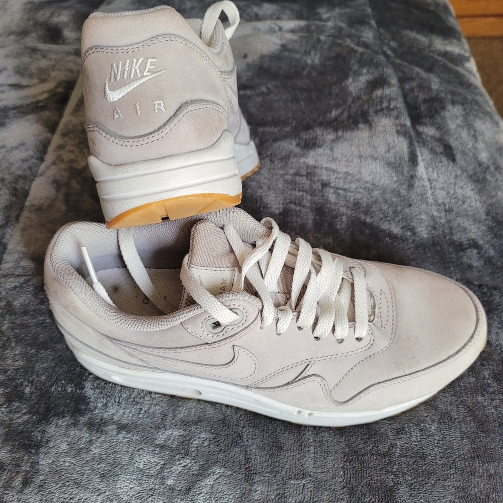 Nike Air Max 1 Premium in Medium Grey